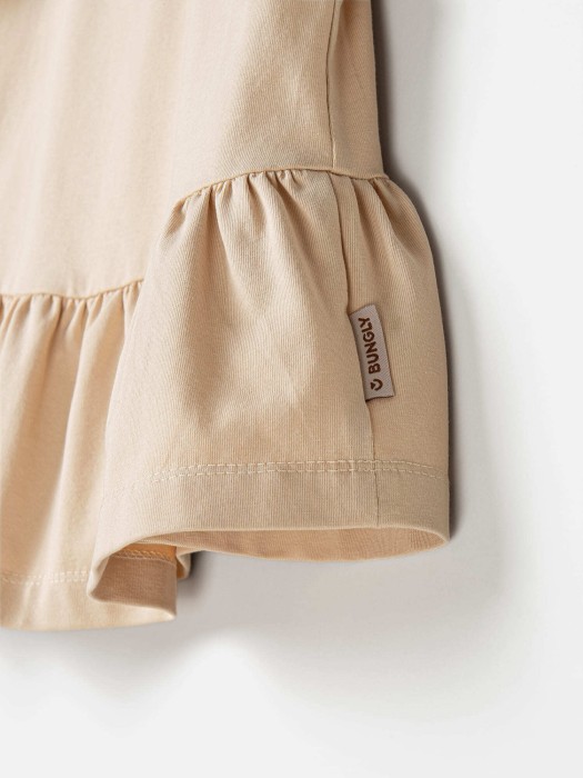 футболка с баской "крем-брюле" из россии вид сбоку