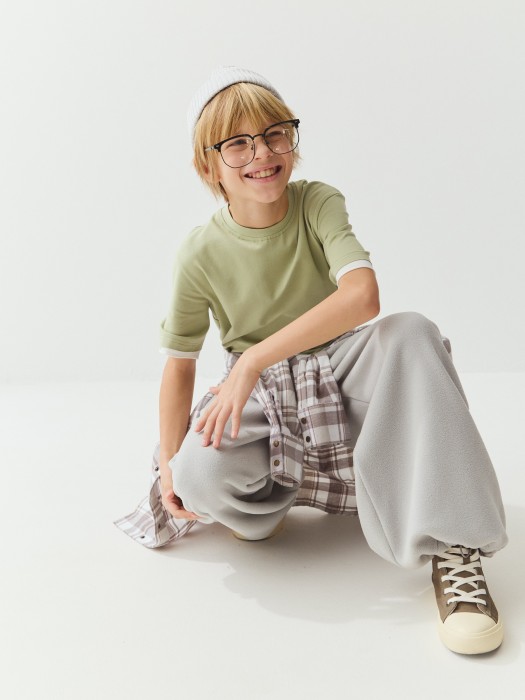 футболка с контрастной отделкой "шалфей" 7+ из россии вид сбоку