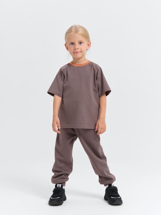 футболка "темный шоколад" из россии вид сбоку