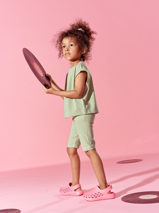 футболка укороченная без рукавов "шалфей" из россии вид сбоку