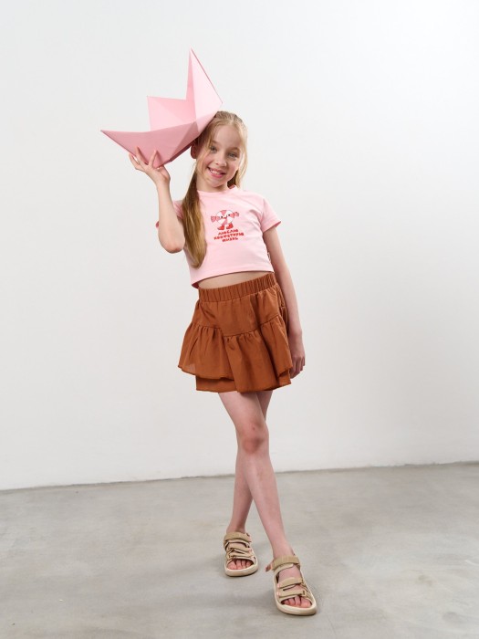 футболка укороченная "конфетная жизнь" 7+ из проверенных материалов спереди