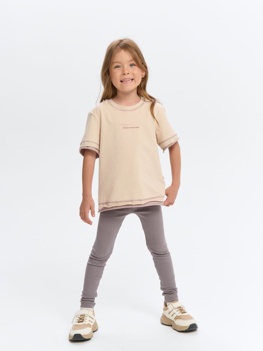 футболка "внимание: обнимание" с контрастной отделкой по цене 1599 руб вид справа