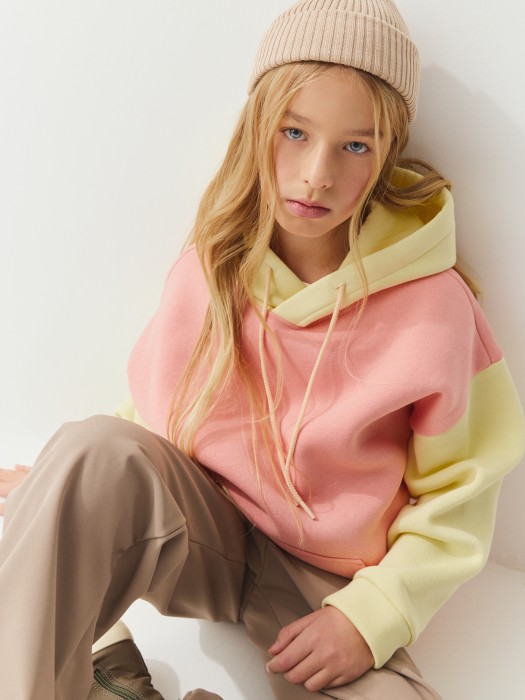 худи колор блок "роза/нарцисс" утепленное 7+ от бренда bungly вид слева