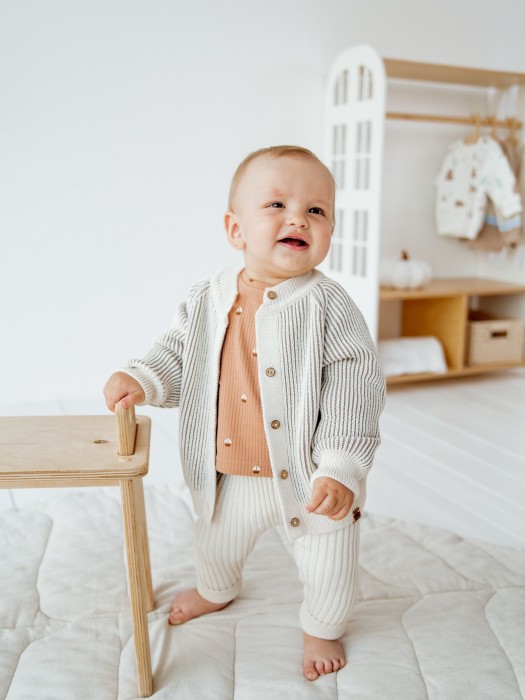 кардиган вязаный "какао" 0+ из проверенных материалов спереди