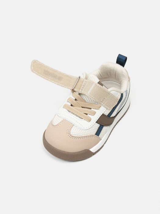 Товар какао цвета с внутренней стороны