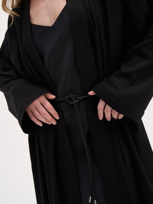 Товар черного цвета с внутренней стороны