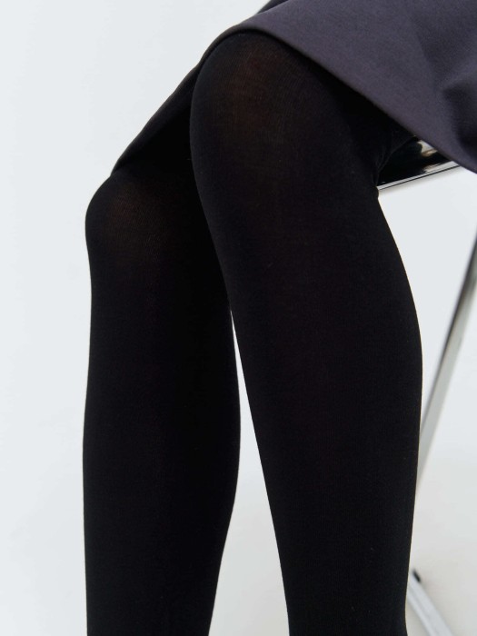 Товар черного цвета с внутренней стороны