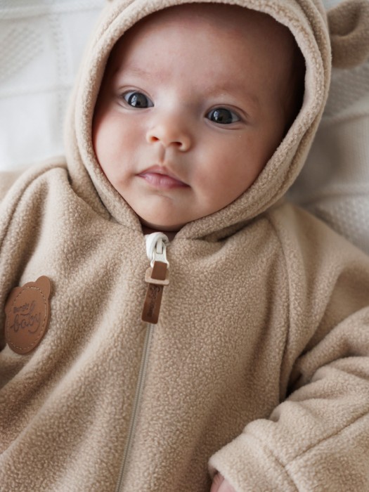 комбинезон флисовый с закрытой ножкой "беж" 0+ от бренда bungly вид слева