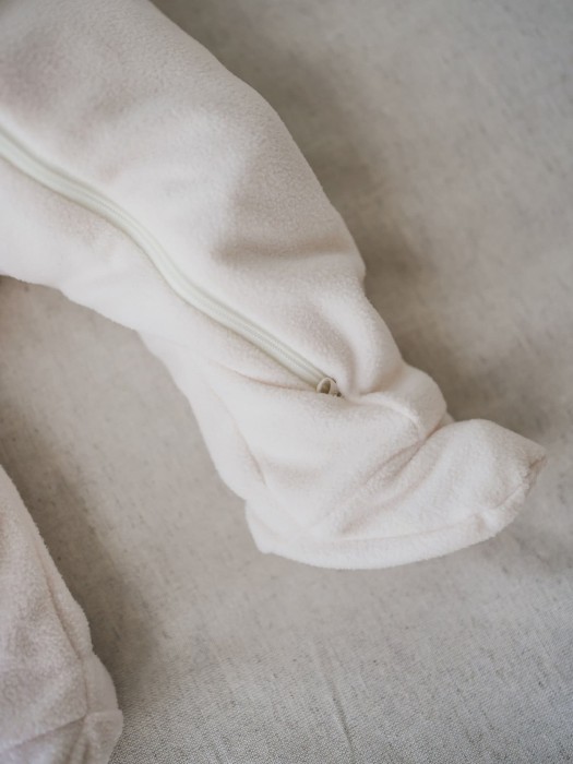 комбинезон флисовый с закрытой ножкой "сливки" 0+ по цене 3599 руб вид справа