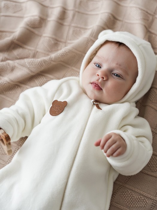 комбинезон флисовый с закрытой ножкой "сливки" 0+ из флиса спереди