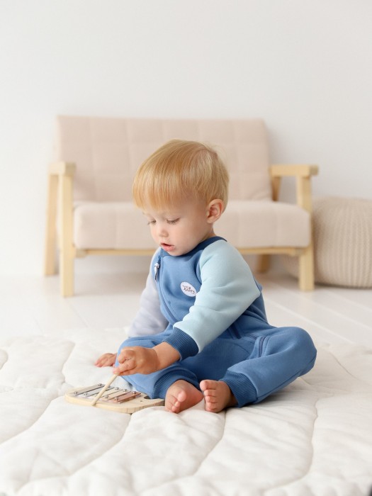 комбинезон-косуха колор блок "деним" утепленный 0+ от бренда bungly вид слева