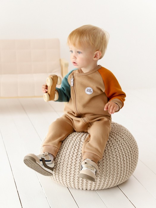 комбинезон-косуха колор блок "песок" утепленный 0+ от бренда bungly вид слева