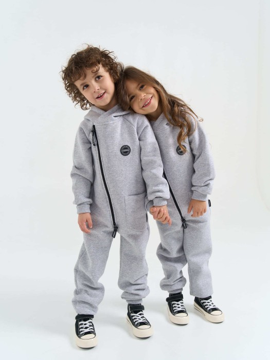 комбинезон-косуха с капюшоном "серый меланж" утепленный от бренда bungly вид слева