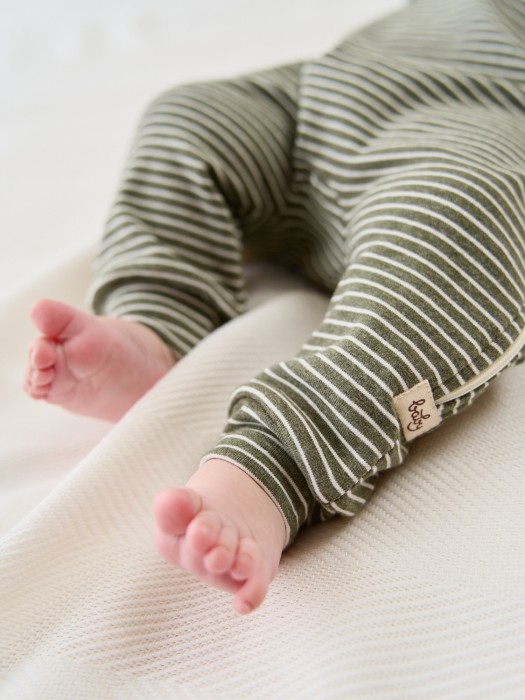 комбинезон "полоска графит" 0+ по цене 2399 руб вид справа