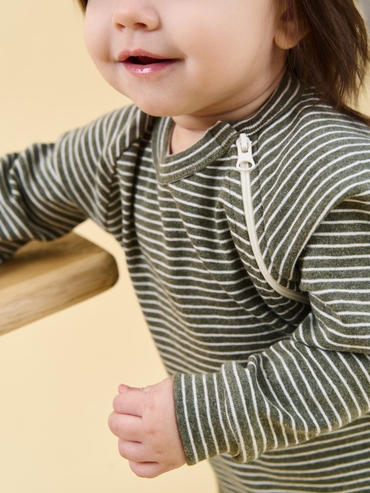 Товар графитового цвета с внутренней стороны