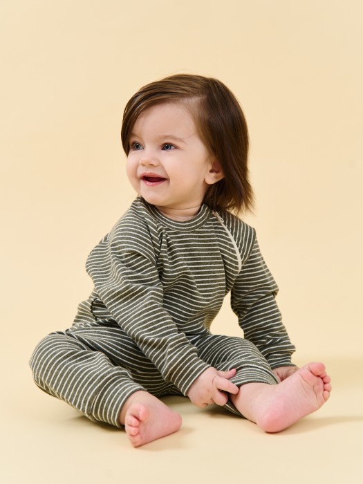 комбинезон "полоска графит" 0+ из проверенных материалов спереди