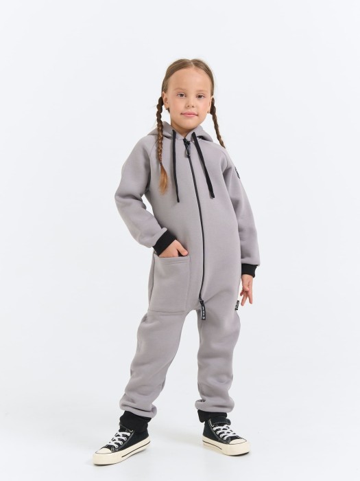 комбинезон с капюшоном и накладным карманом "жемчуг" фотография