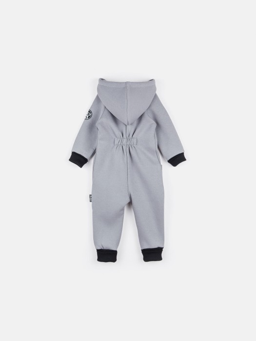 комбинезон с капюшоном и накладным карманом "жемчуг" по цене 3799 руб вид справа