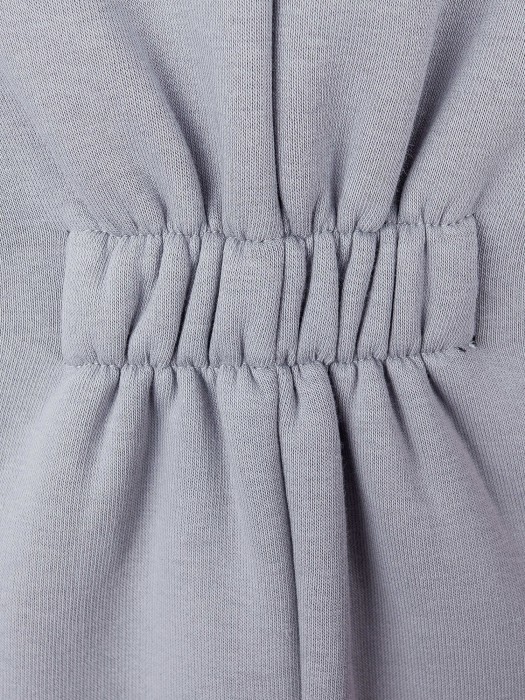 комбинезон с капюшоном и накладным карманом "жемчуг" из проверенных материалов спереди