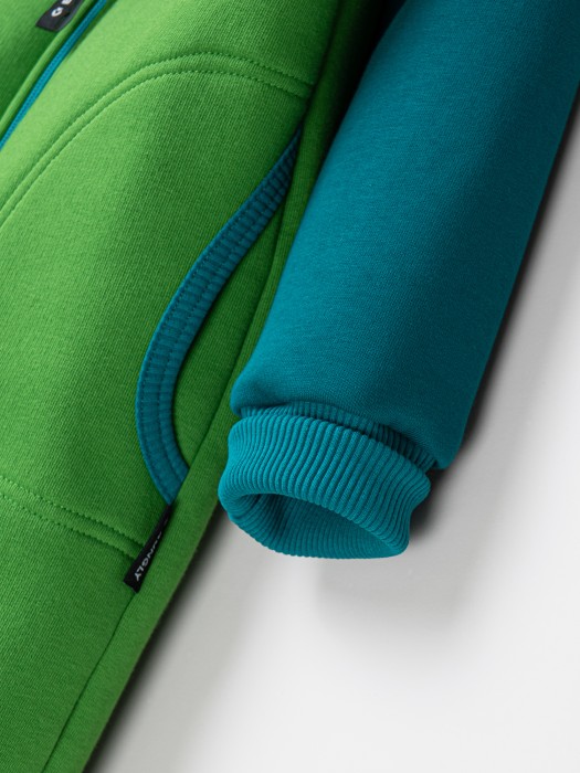 Товар зеленого цвета с внутренней стороны