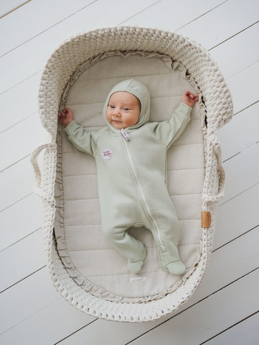 комбинезон с закрытой ножкой "шалфей" утепленный 0+ от бренда bungly вид слева