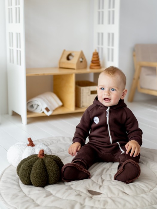 Товар шоколадного цвета с внутренней стороны