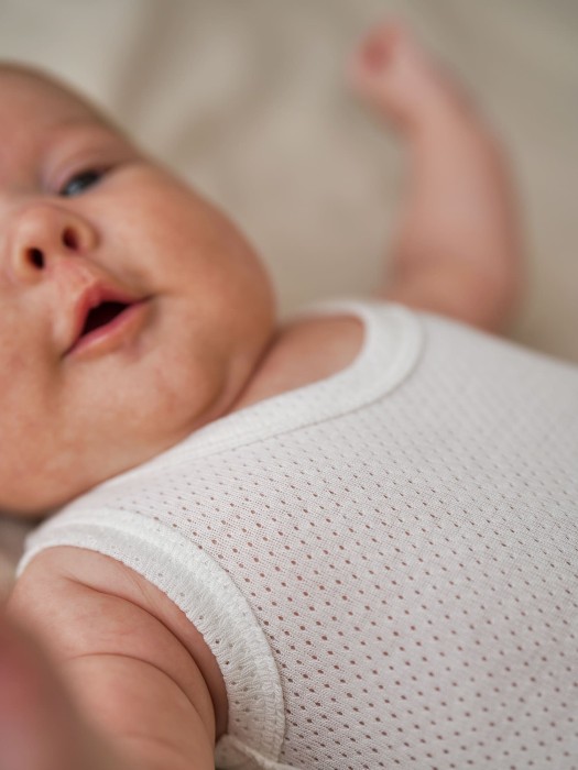 Товар молочного цвета с внутренней стороны