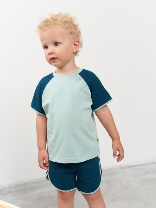 комплект футболка и шорты "атлантика" из рифленой ткани 0+ от 1 до 3 лет с изнаночной стороны