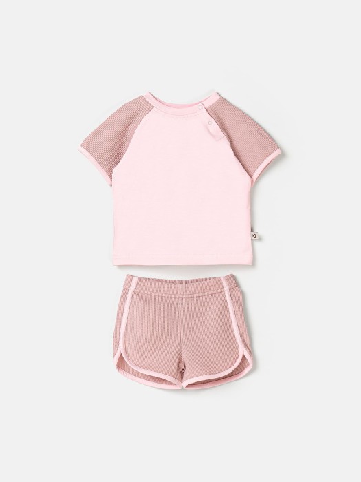 комплект футболка и шорты "роза" из рифленой ткани 0+ от бренда bungly вид слева