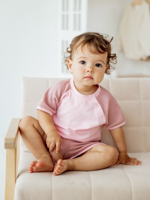 комплект футболка и шорты "роза" из рифленой ткани 0+ из проверенных материалов спереди