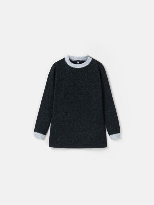 Товар черного цвета с внутренней стороны