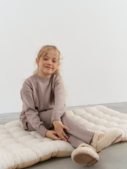 комплект вязаный "кокос/какао" из проверенных материалов спереди