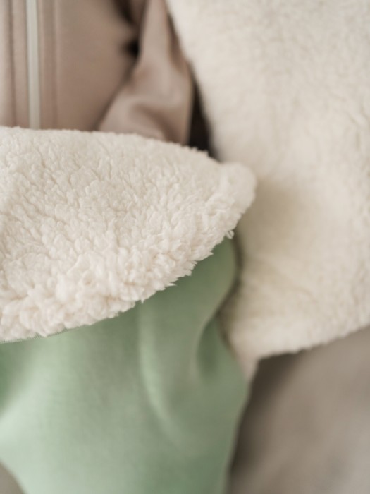 конверт-звездочка "шалфей" с прорезями для ремней безопасности 0+ из проверенных материалов спереди