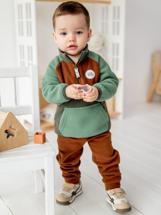костюм флисовый колор блок "хаки" 0+ от бренда bungly вид слева