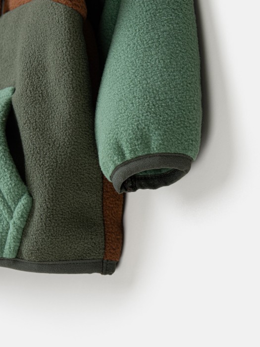 костюм флисовый колор блок "хаки" 0+ из россии вид сбоку