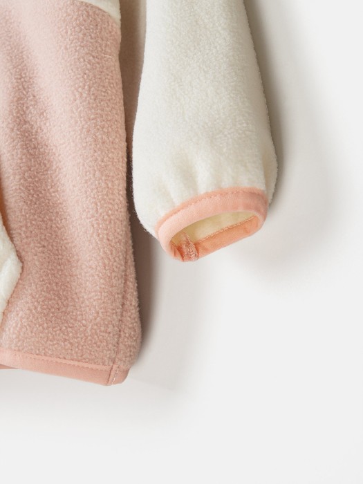 костюм флисовый колор блок "пудра" 0+ из флиса спереди