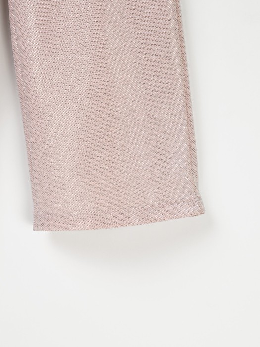 Товар розового цвета с внутренней стороны