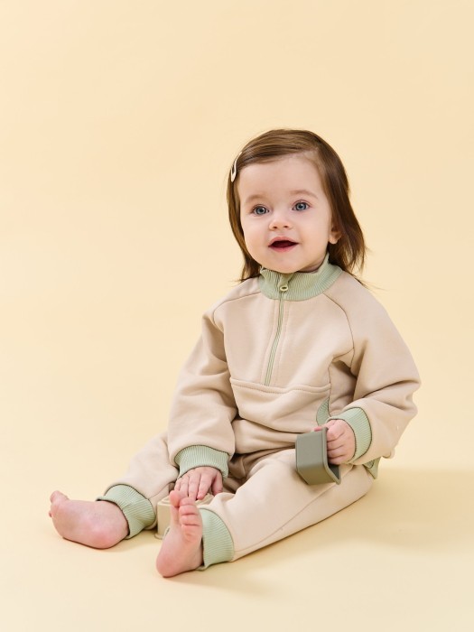 костюм с олимпийкой "парфе" облегченный 0+ повседневного стиля с лицевой стороны