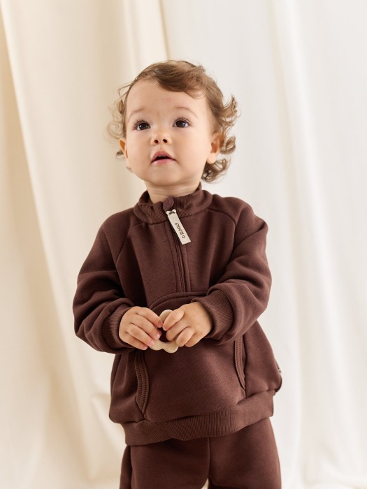 Товар шоколадного цвета с внутренней стороны