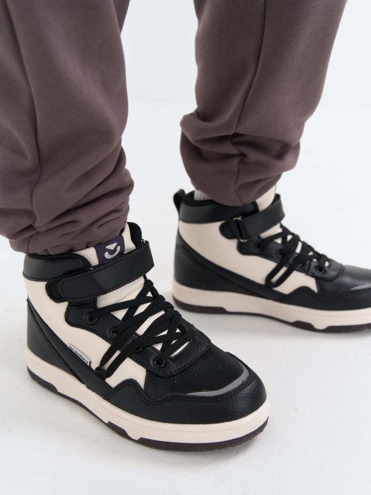 кроссовки "графит" от бренда bungly вид слева