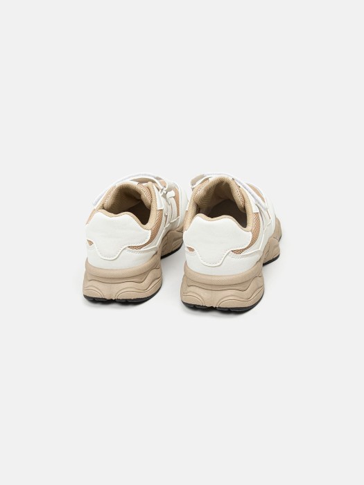 кроссовки "тофу" по цене 4199 руб вид справа