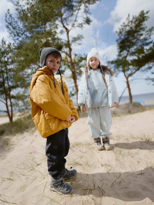 куртка демисезонная "горчица" классического стиля с лицевой стороны