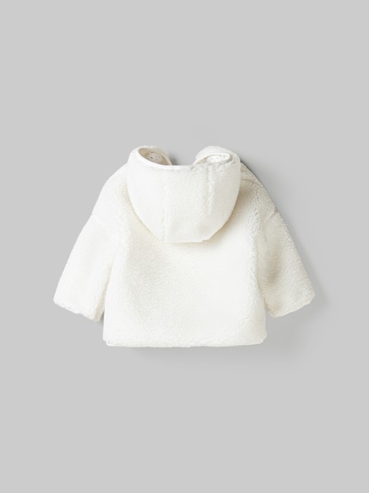 Товар молочного цвета с внутренней стороны