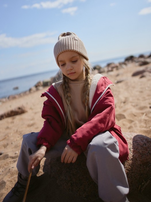 куртка оверсайз на меху "клюква" универсального стиля с лицевой стороны