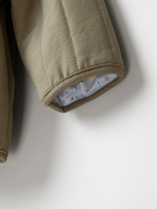 Товар оливкового цвета с внутренней стороны