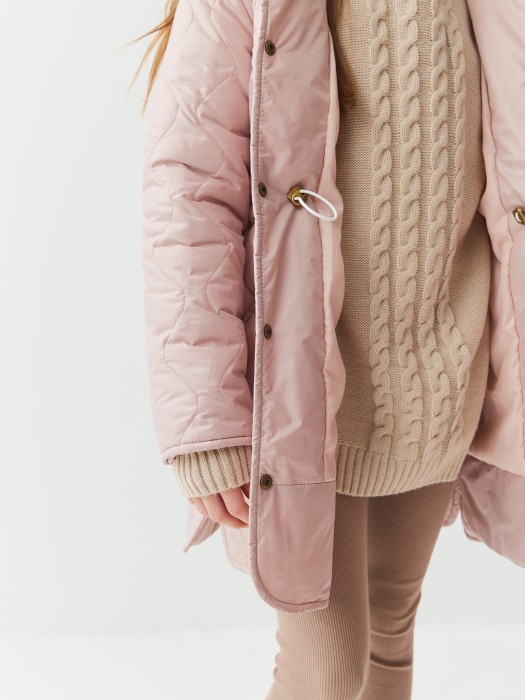 куртка стеганая "пудра" 7+ по цене 6999 руб вид справа