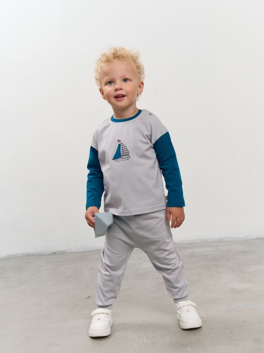 лонгслив колор блок "туман" с принтом 0+ из россии вид сбоку