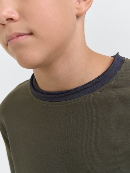 лонгслив оверсайз "хаки" с контрастной отделкой 7+ от бренда bungly вид слева