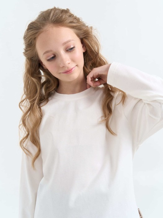 Товар молочного цвета с внутренней стороны