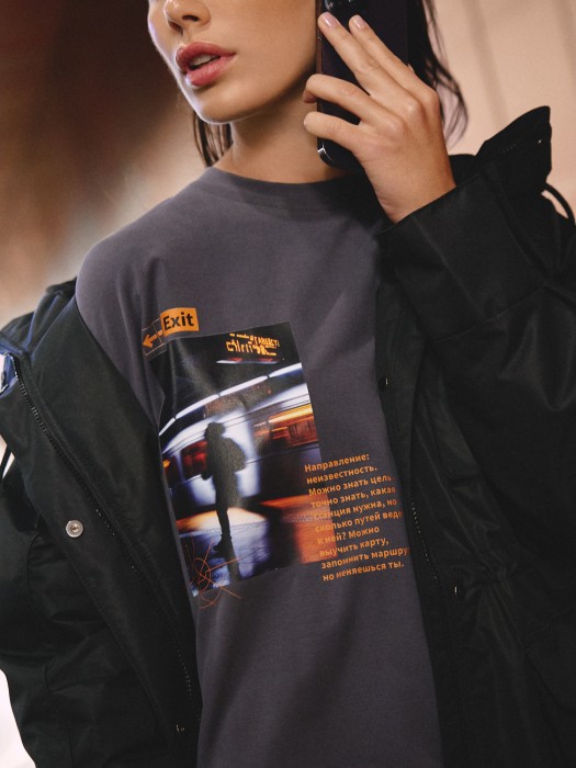 лонгслив оверсайз с велюровым эффектом "графит" женский фотография